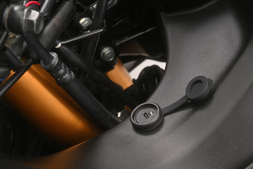 Daytona gniazdo USB-C do montażu np. w owiewce motocykla ø20 mm