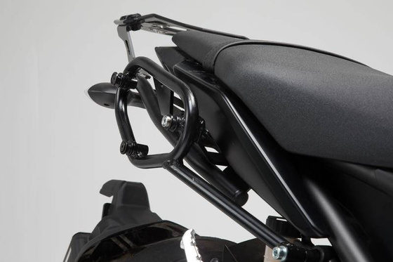 ZESTAW KUFRÓW BOCZNYCH URBAN ABS I STELAŻY SW-MOTECH YAMAHA MT-09 (16-), BLACK 2X16,5L