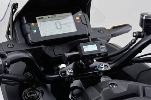 Daytona Uniwersalna poprzeczka w kolorze czarnym, z możliwością zamontowania w wieżyczkach/obejmach kierownicy 92748