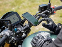 Quad Lock® Motorcycle - Handlebar Clamp Mount PRO