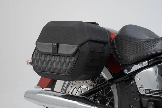 ZESTAW SAKW I STELAŻY LEGEND GEAR SW-MOTECH HARLEY-DAVIDSON SOFTAIL DELUXE (17-), BLACK