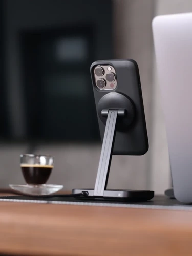 Quad Lock® MAG Dual Desktop Wireless Charger