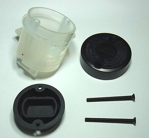 TOURMAX ZBIORNICZEK PŁYNU HAMULCOWEGO Z POKRYWĄ I USZCZELKĄ PRZÓD HONDA CBR 900RR '93-03, CBR 1000RR '04-05, VTR 1000F/SP '97-06 (MADE IN JAPAN)