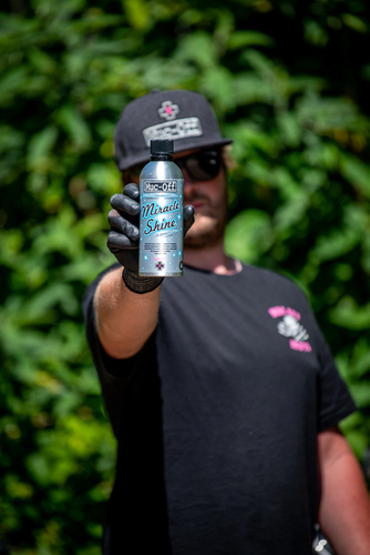 Muc-Off 947 - Preparat Miracle Shine polerująco-zabezpieczający na bazie wosku Carnauba - 500ml