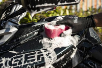 Muc-Off 300 - Próżniowo pakowana gąbka do mycia motocykla z mikroporami