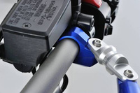 Zestaw zacisków do wspornika kierownicy  22.2mm  niebieski