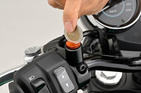 Śruba zaślepka do otworu lusterka  M10-P1.25/prawa pomarańczowa