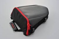 "HENLYBEGINS" SEAT BAG 4L DH-708 RED/CARBON