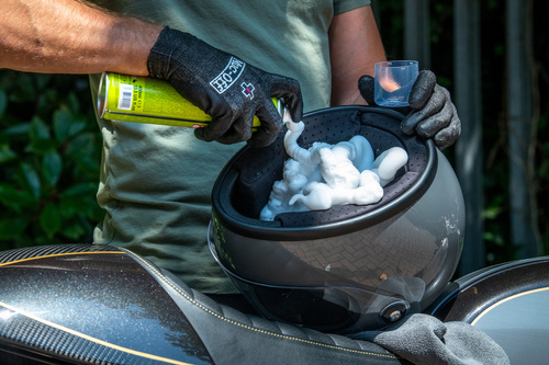 Muc-Off 199 - Pianka odświeżająca do kasku, butów i rękawic motocyklowych - 400ml - Foam Fresh