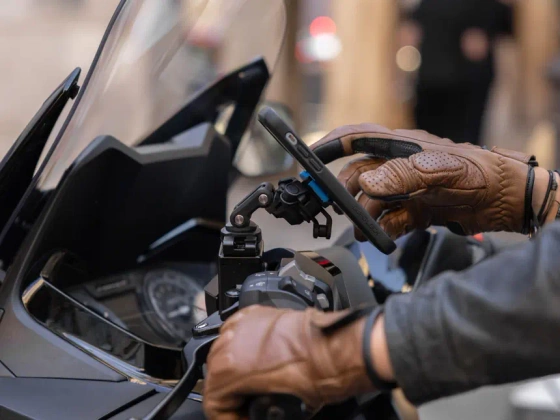 Podstawa mocowana na zbiorniczku hamulcowym Quad Lock® - V2