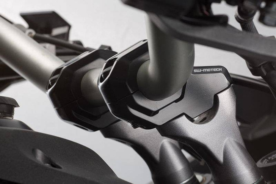 ZESTAW PODWYŻSZAJĄCY KIEROWNICĘ 22MM, PODWYŻSZENIE 30MM, PRZESUNIĘCIE 21MM, BLACK, SW-MOTECH