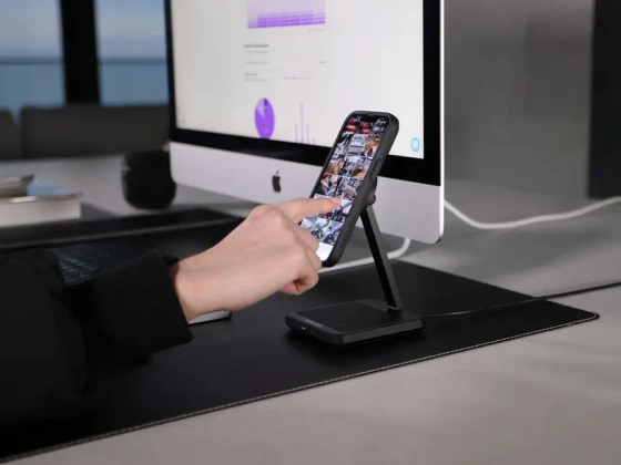 Quad Lock® MAG Dual Desktop Wireless Charger