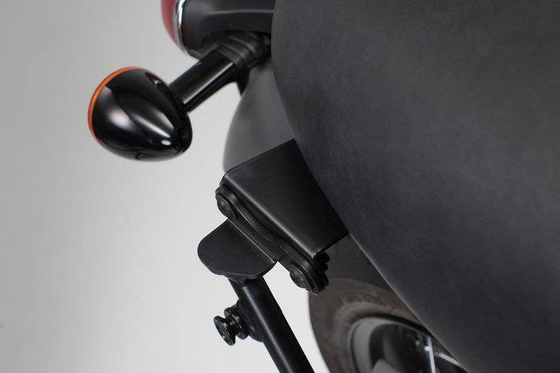 ADAPTER DO STELAŻA SLC NA LEWĄ STRONĘ SW-MOTECH BONNEVILLE T100/120 (16-) BLACK