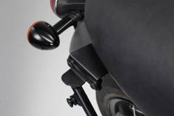 ADAPTER DO STELAŻA SLC NA LEWĄ STRONĘ SW-MOTECH BONNEVILLE T100/120 (16-) BLACK