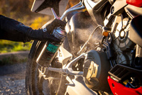 Muc-Off 608 - Motorcycle Protectant preparat zabezpieczający każdą powierzchnię pomiędzy myciami - 400ml