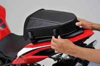 "HENLYBEGINS" SEAT BAG 4L DH-708 BLACK/CARBON