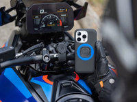 Quad Lock® MAG Case - iPhone 16e