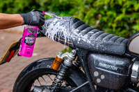 Muc-Off 664-CTJ - Biodegradowalny płyn do mycia motocykla z nanotechnologią z atomizerem - 1l - Nano Tech Motorcycle Cleaner