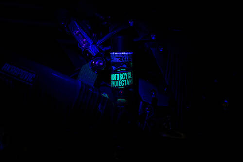 Muc-Off 608 - Motorcycle Protectant preparat zabezpieczający każdą powierzchnię pomiędzy myciami - 400ml