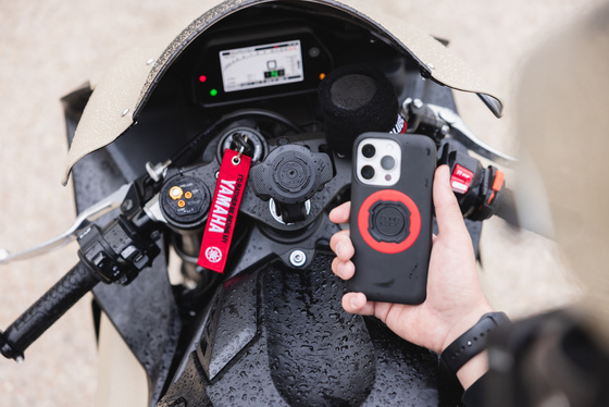 Wodoodporna ładowarka indukcyjna Quad Lock®