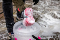 Muc-Off 300 - Próżniowo pakowana gąbka do mycia motocykla z mikroporami